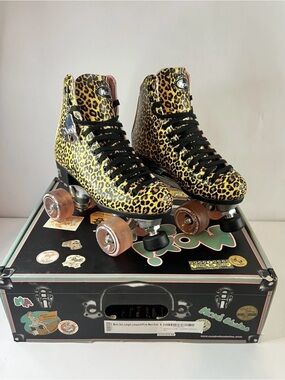 New Moxi Jungle Leopard Roller Skates Pink Wheels Box & Tool Sz 6